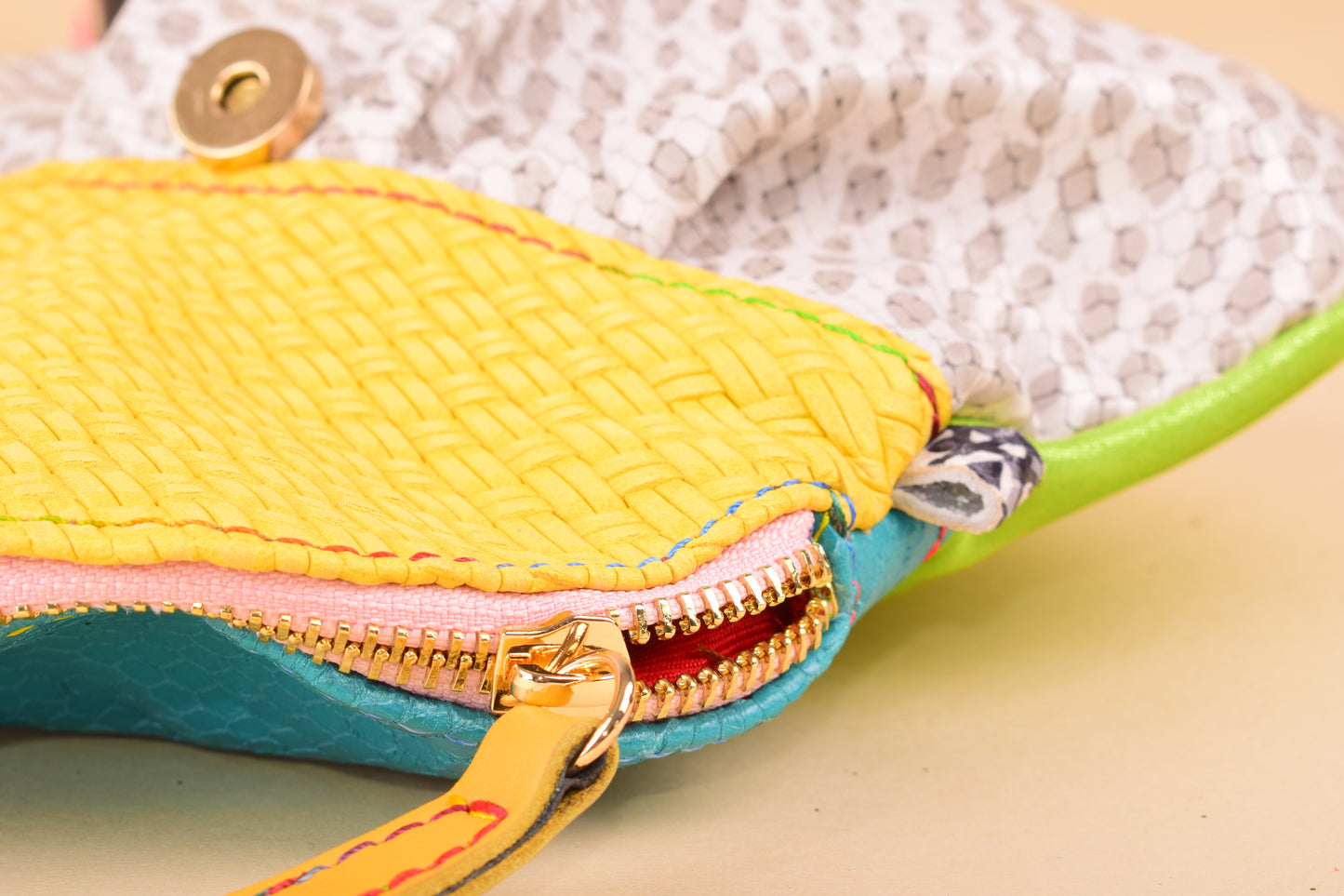 The tightrope dancer - Pochette a mano in pelle patchwork