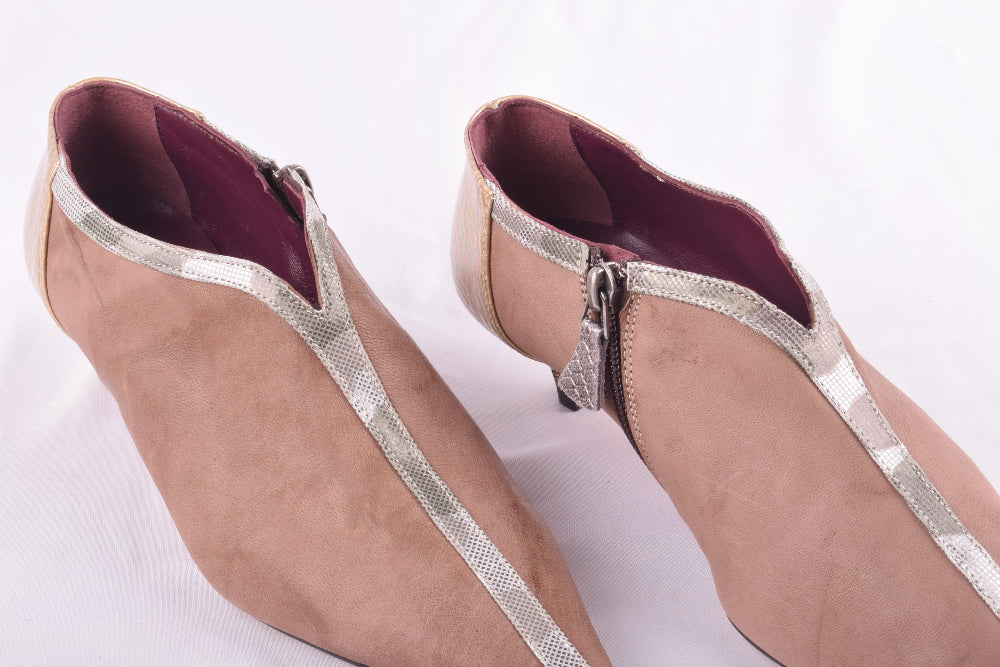 Taupe