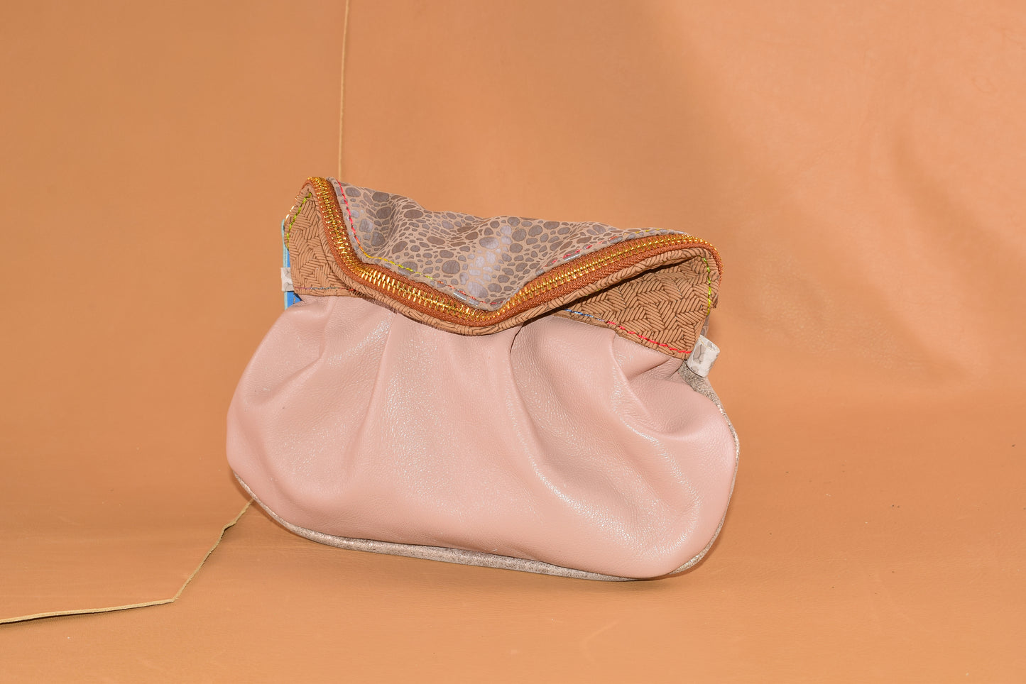 The tightrope dancer - Pochette a mano in pelle patchwork